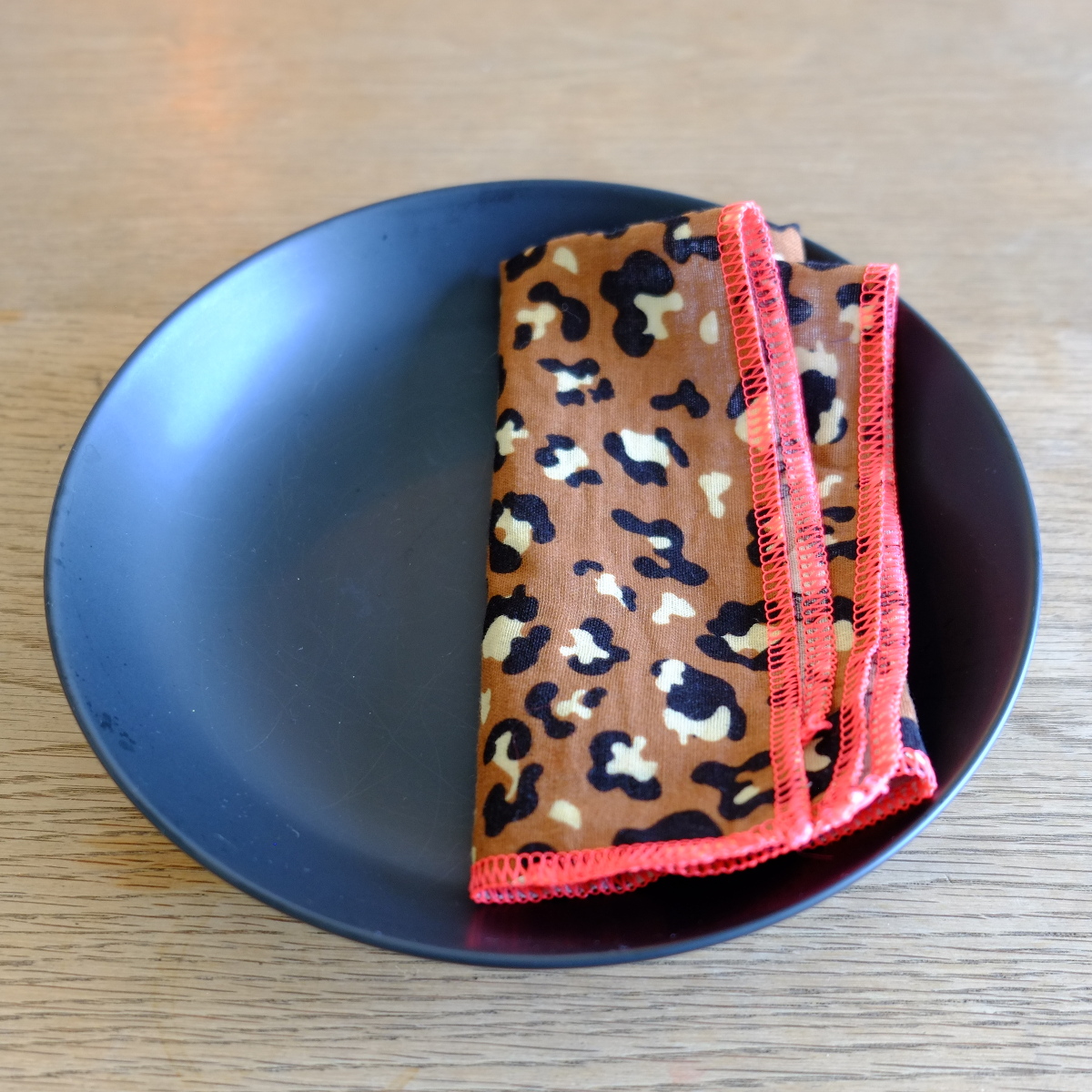 serv_leo_pink_3_1200