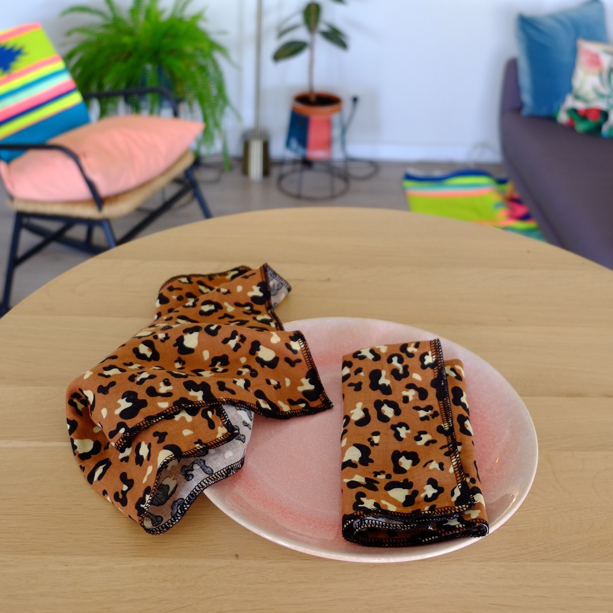 serv_leo_schwarz_1_1200